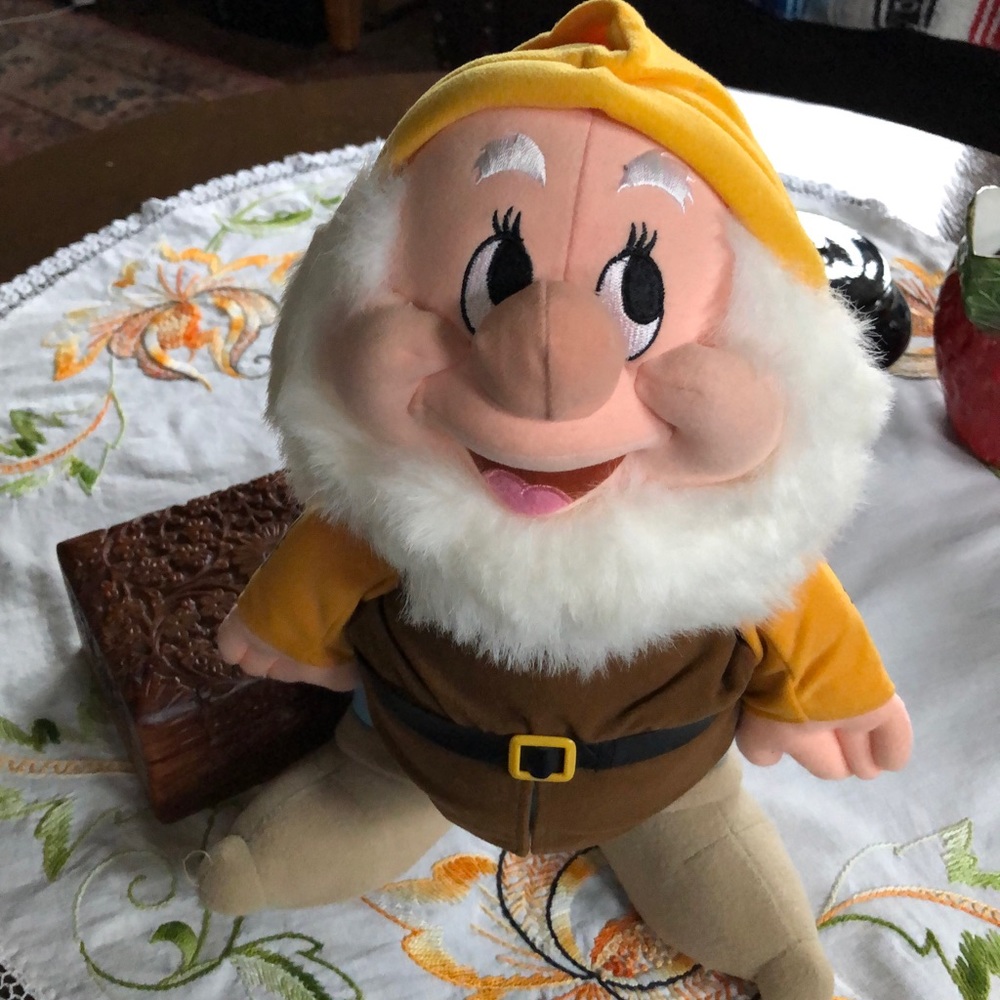 Vintage Disney on Ice Snow White and the Seven Dwarfs "Happy" Stuffed Toy. 13" - Picture 3 of 14